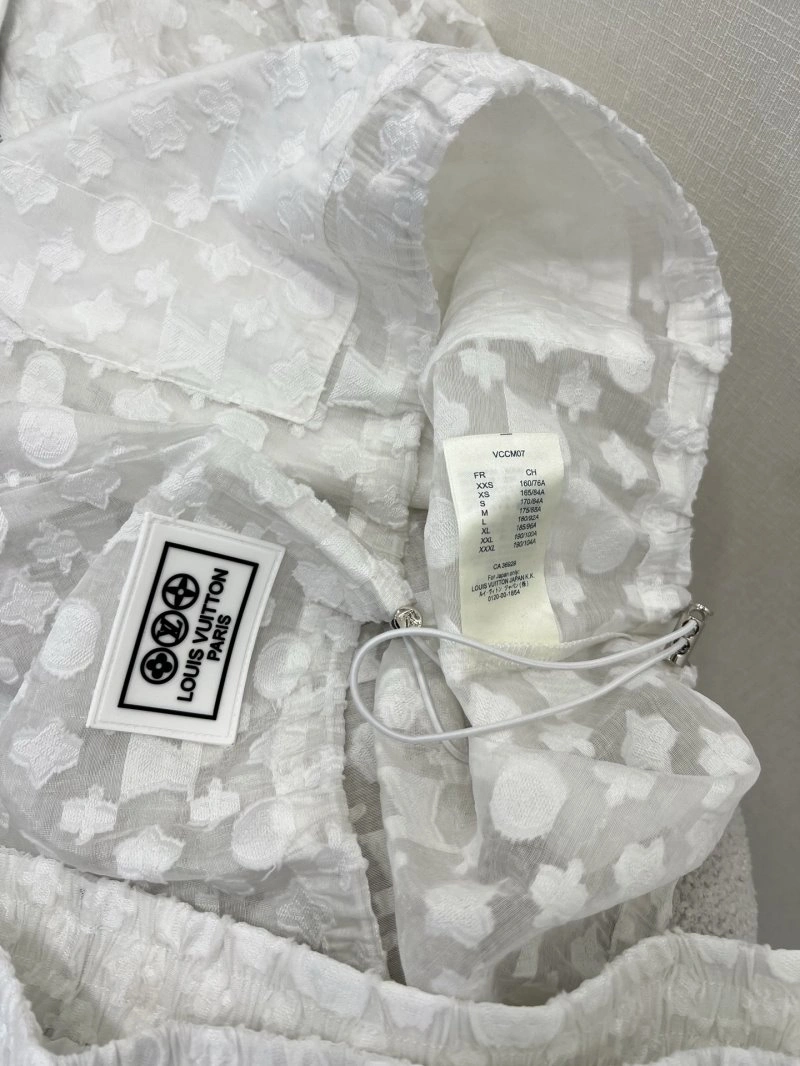 NewStyle Louis Vuitton Short Suits 131358
