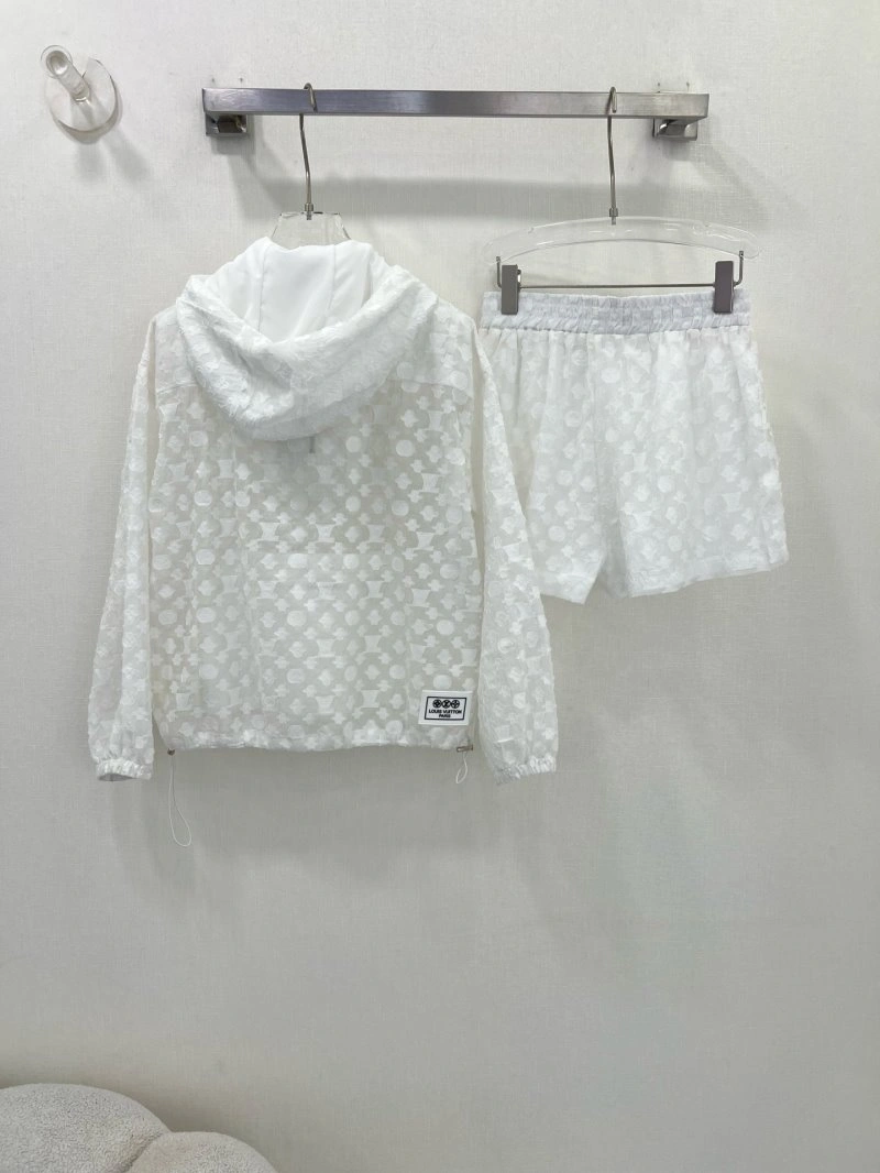 NewStyle Louis Vuitton Short Suits 131358