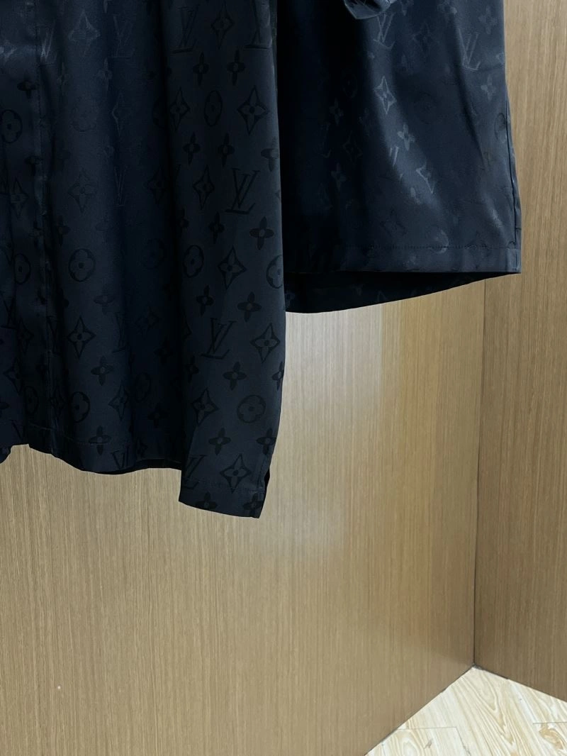 Vibrant Louis Vuitton Short Suits 133687