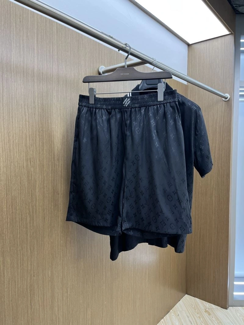 Vibrant Louis Vuitton Short Suits 133687