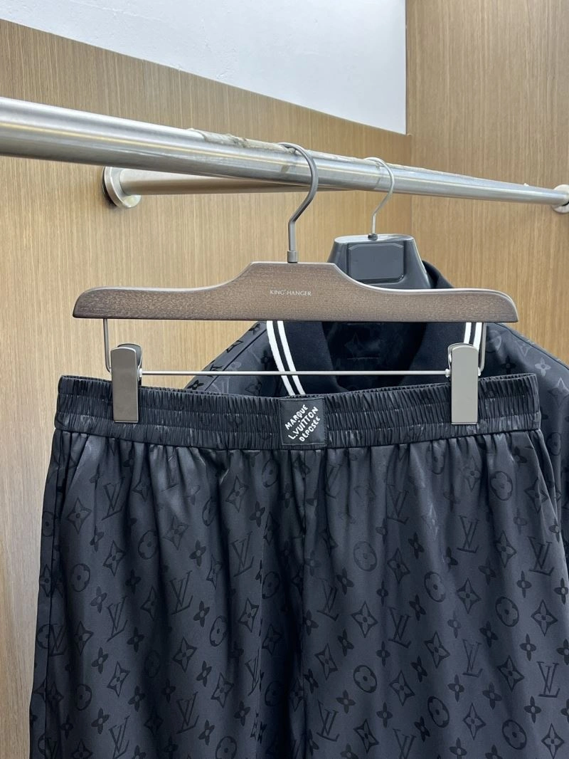 Vibrant Louis Vuitton Short Suits 133687