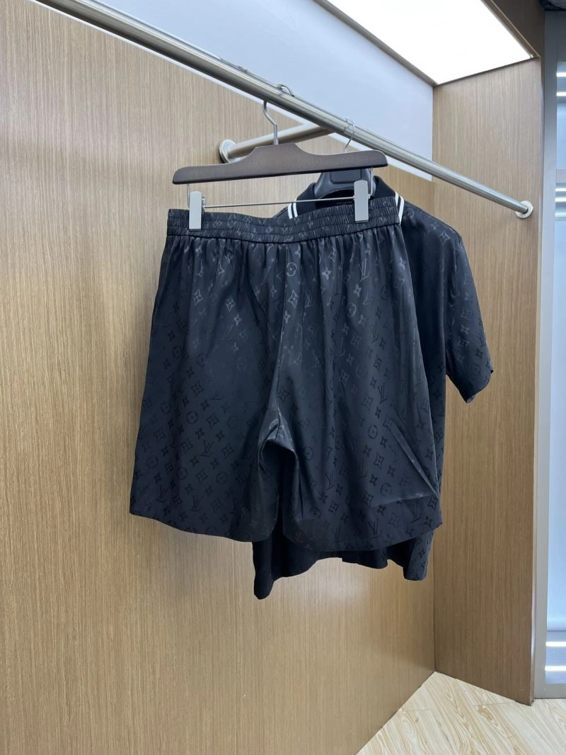 Vibrant Louis Vuitton Short Suits 133687