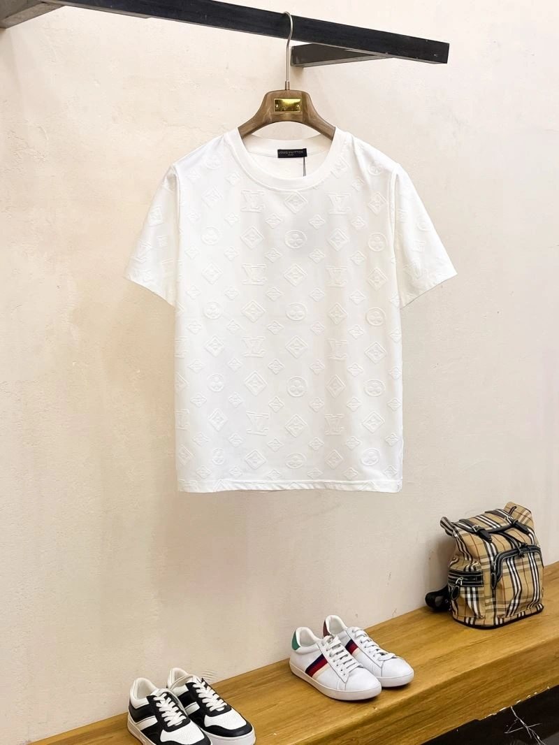 TechFriendly Louis Vuitton Short Suits 133677