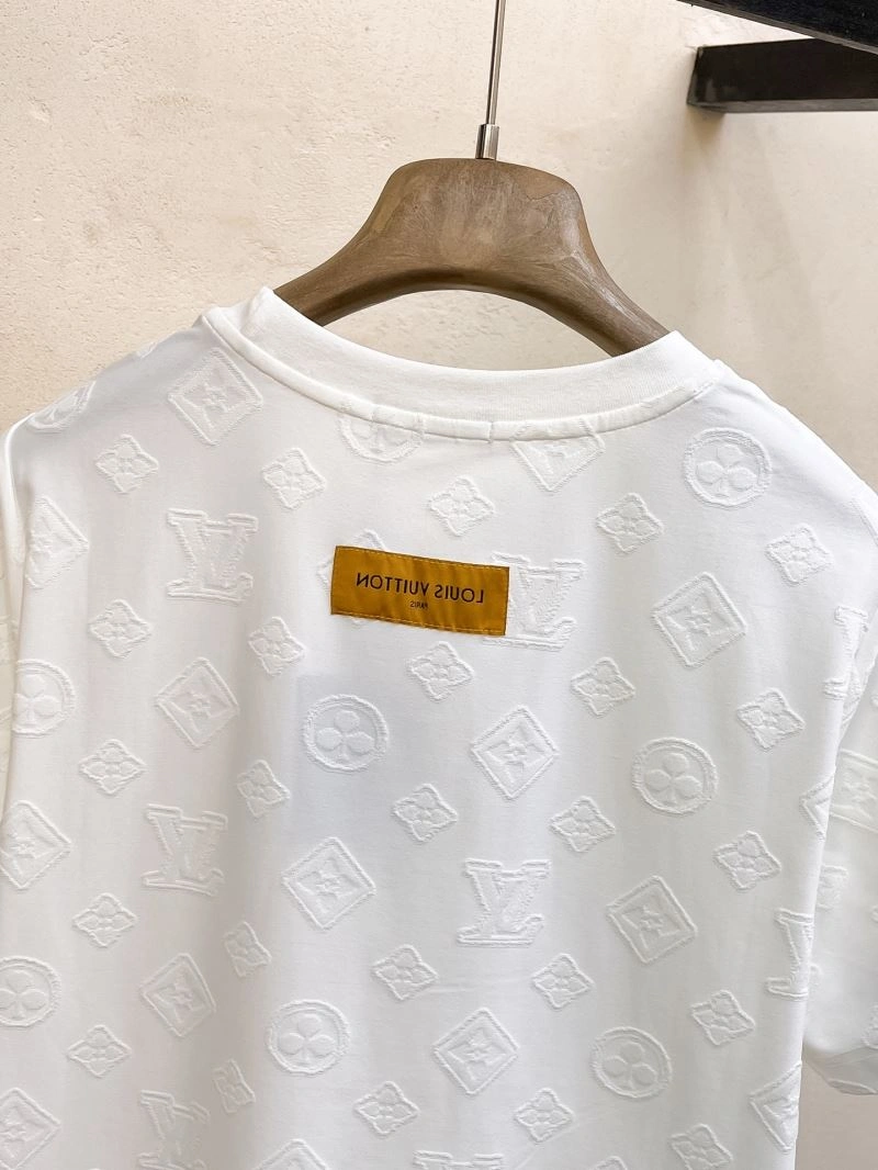 TechFriendly Louis Vuitton Short Suits 133677