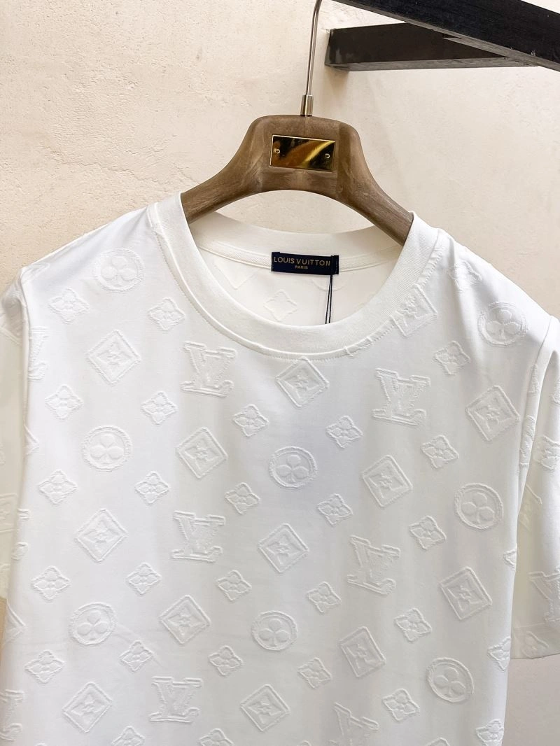 TechFriendly Louis Vuitton Short Suits 133677