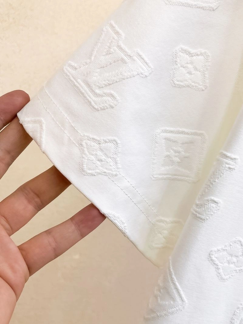 TechFriendly Louis Vuitton Short Suits 133677