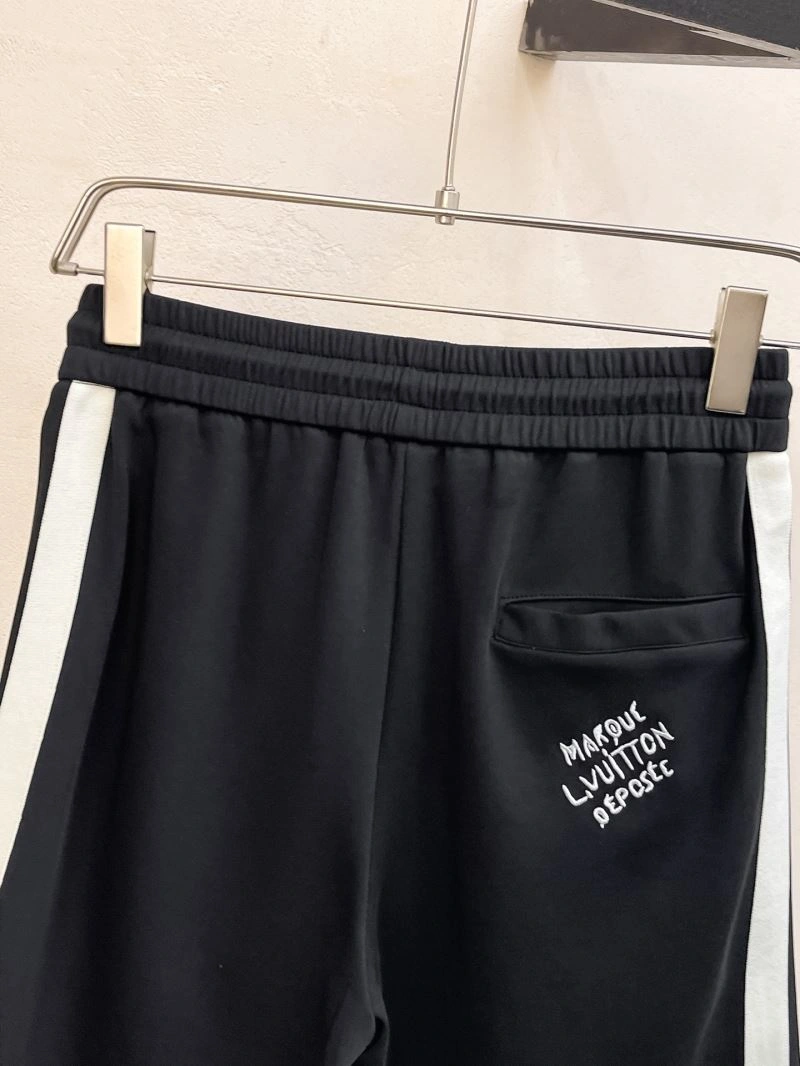 Breathable Louis Vuitton Short Suits 133679