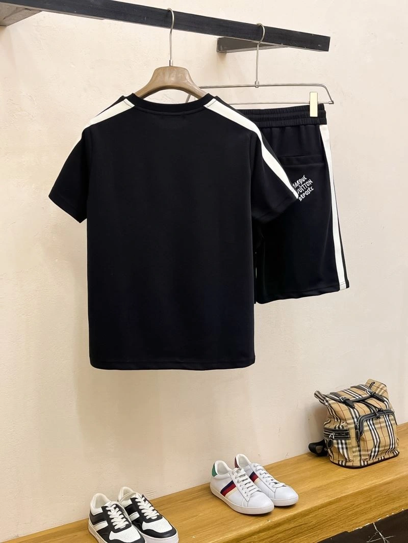 Breathable Louis Vuitton Short Suits 133679