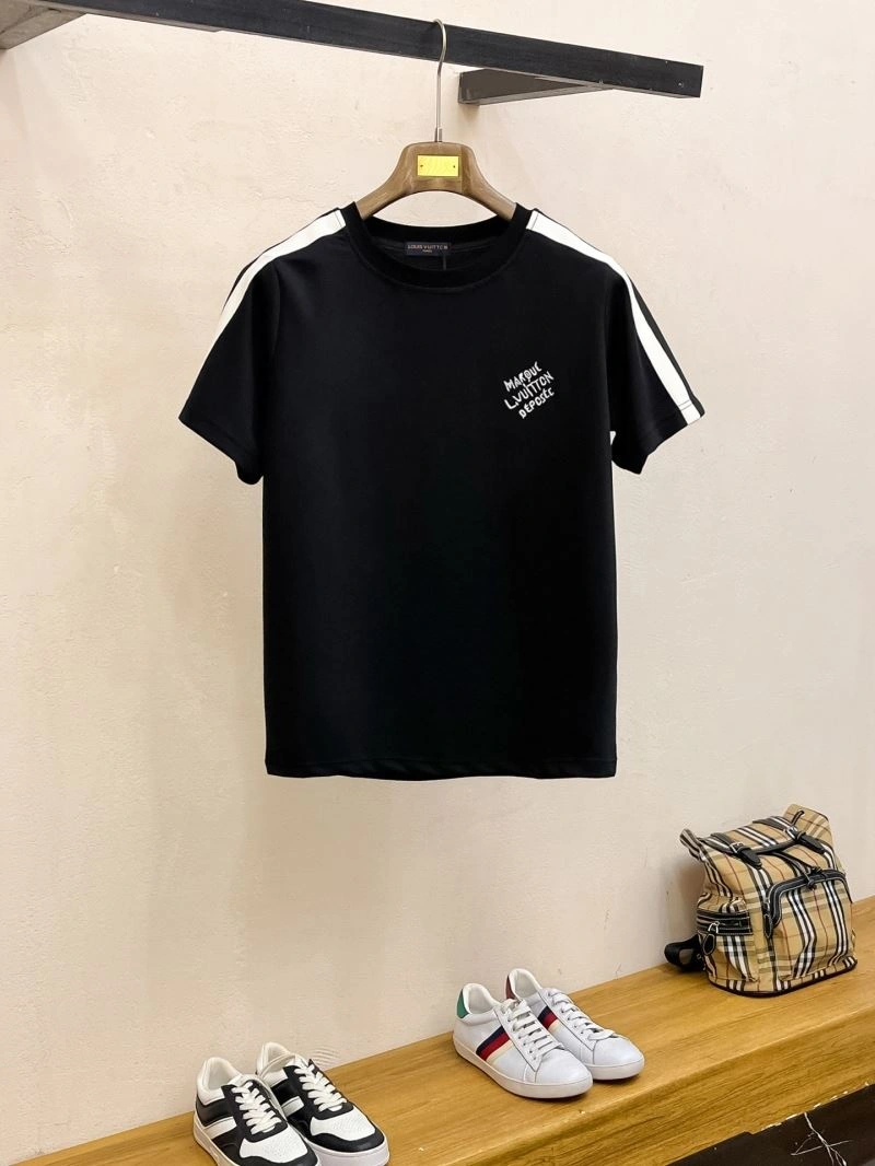 Breathable Louis Vuitton Short Suits 133679
