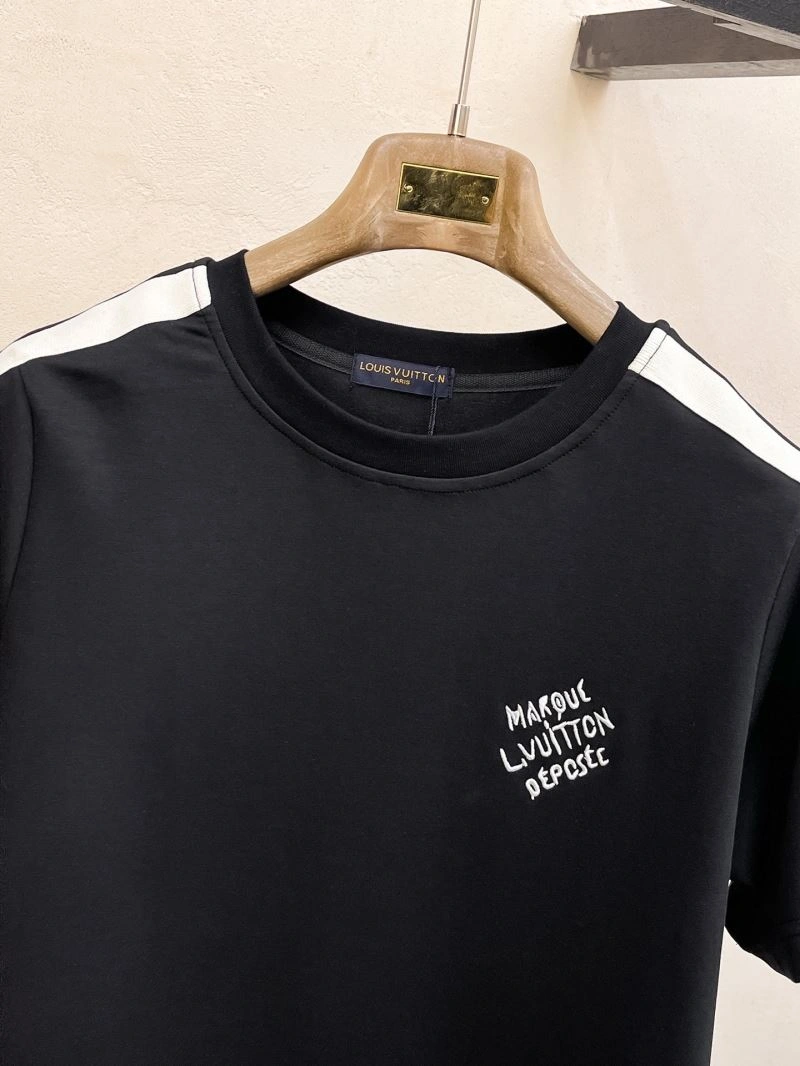 Breathable Louis Vuitton Short Suits 133679