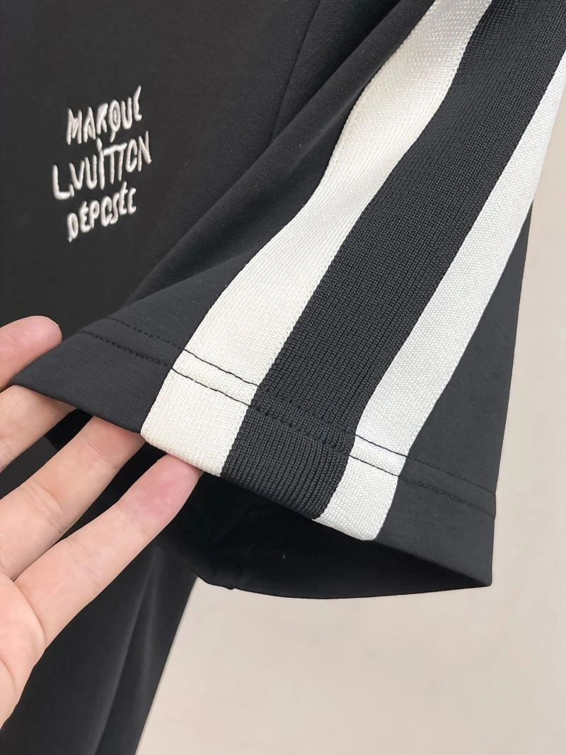 Breathable Louis Vuitton Short Suits 133679