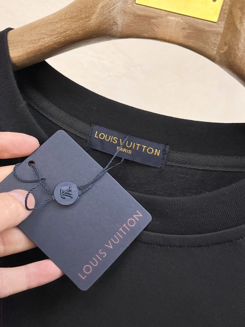 Breathable Louis Vuitton Short Suits 133679