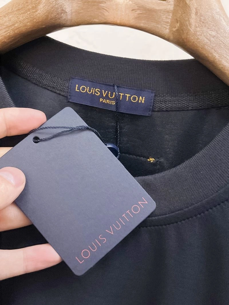 Vibrant Louis Vuitton Short Suits 133669