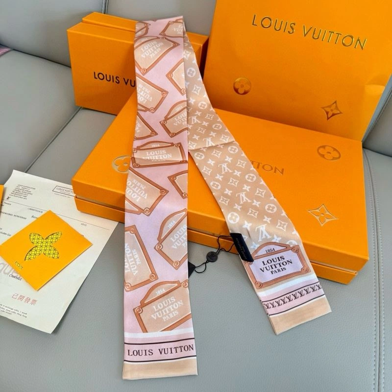Minimalist Louis Vuitton Silk 272047