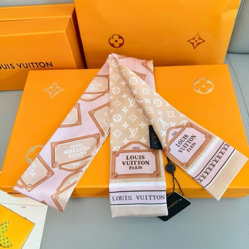 Minimalist Louis Vuitton Silk 272047