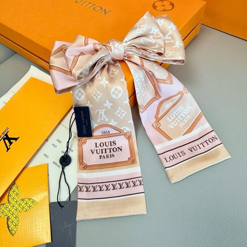 Minimalist Louis Vuitton Silk 272047