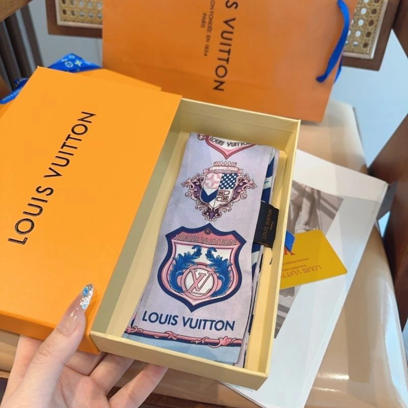 Louis Vuitton Silk Bold 272063