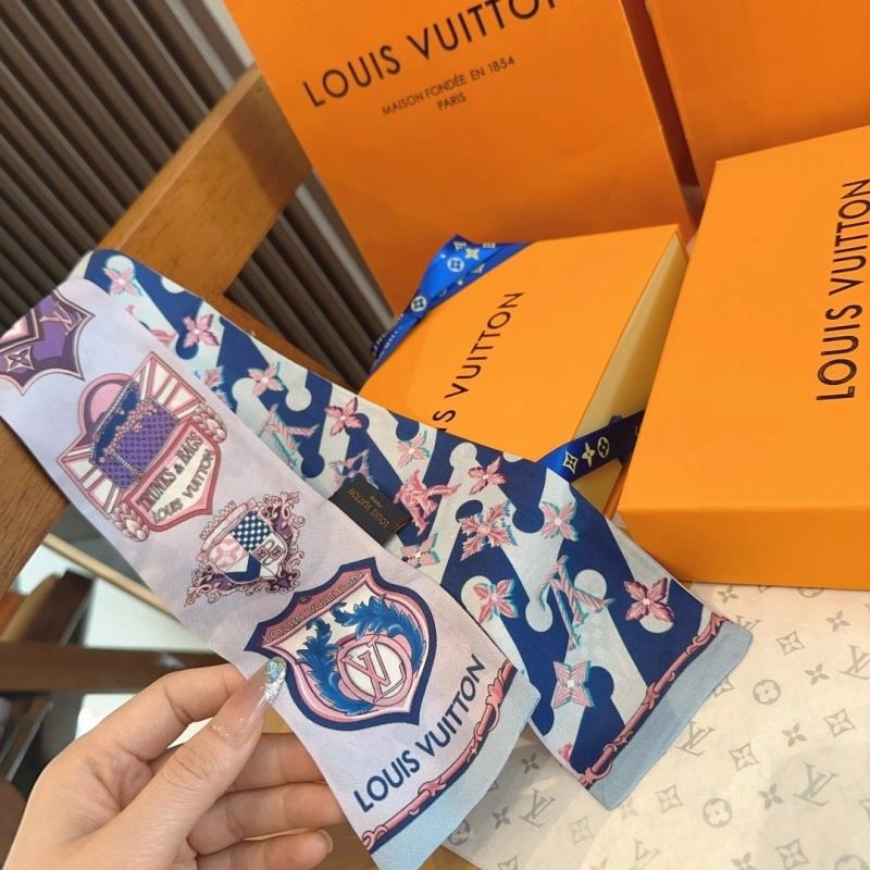 Louis Vuitton Silk Bold 272063