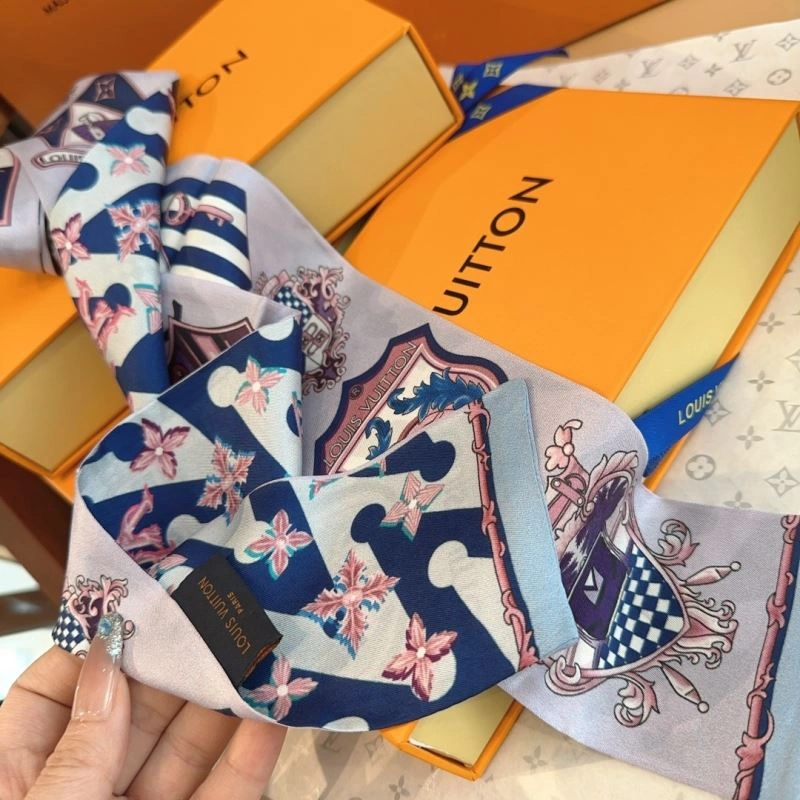 Louis Vuitton Silk Bold 272063