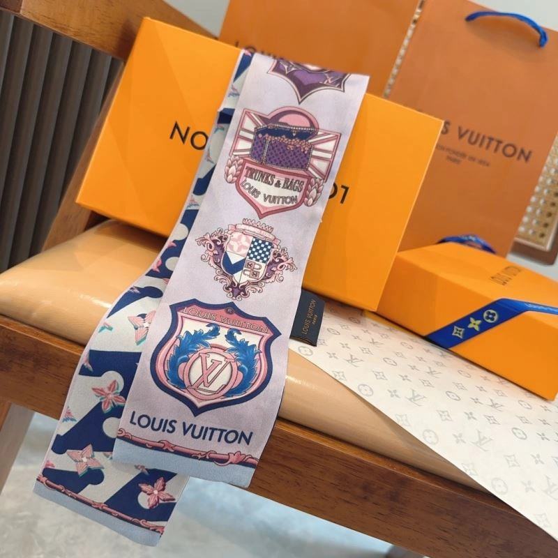 Louis Vuitton Silk Bold 272063