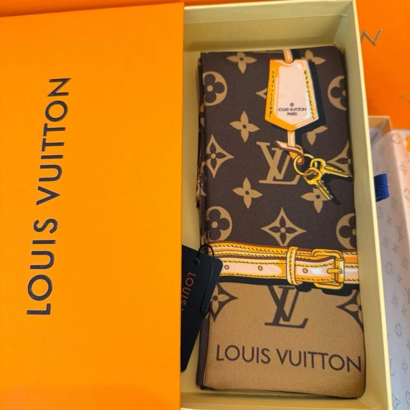 Louis Vuitton Silk AllSeason 272028