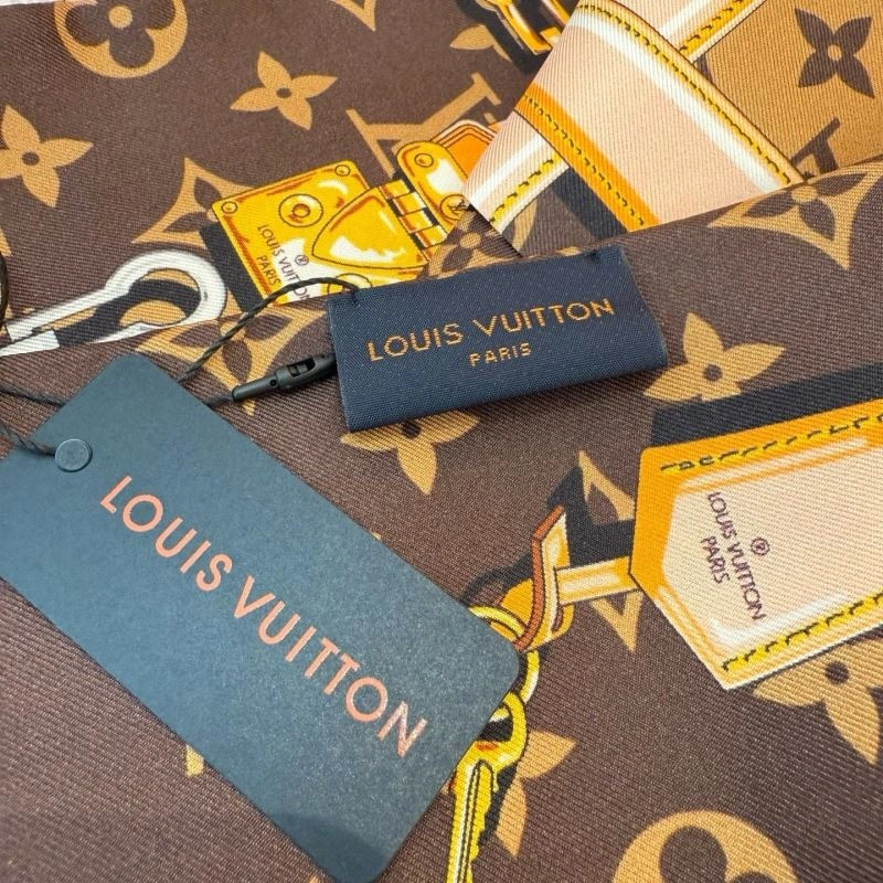 Louis Vuitton Silk AllSeason 272028