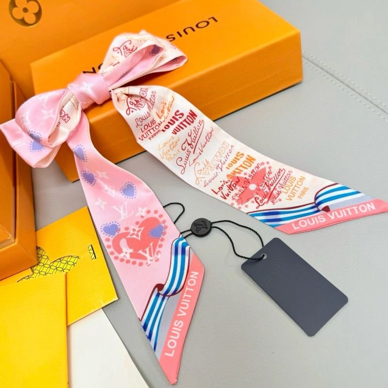 Louis Vuitton Silk Unisex 272033