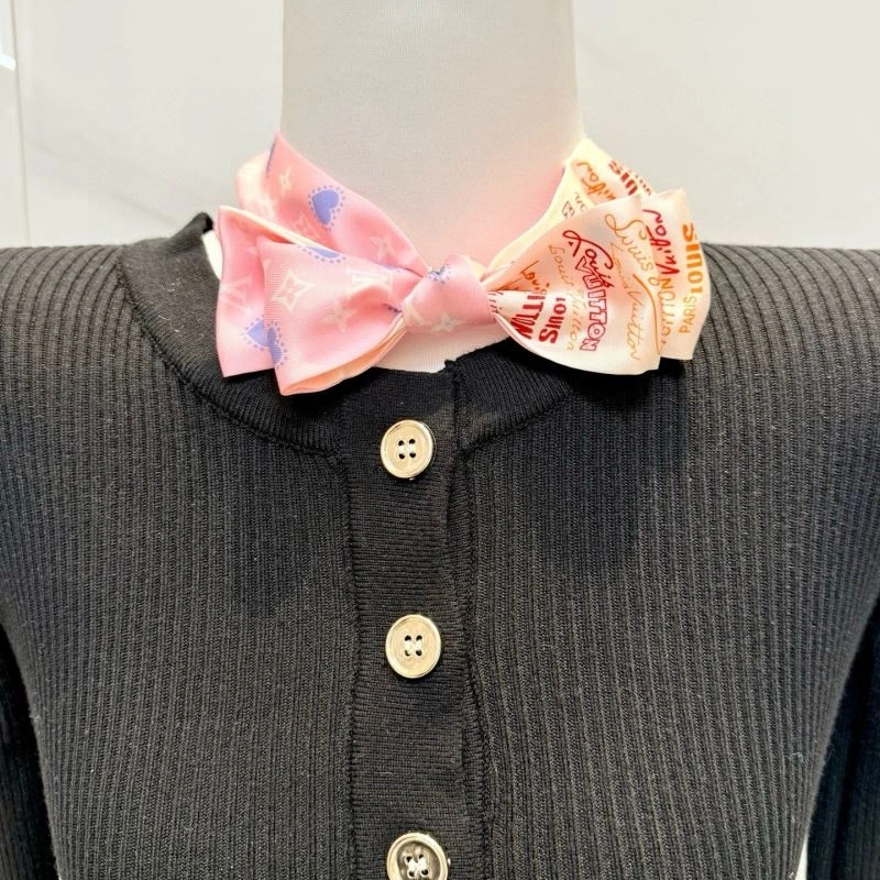 Louis Vuitton Silk Unisex 272033
