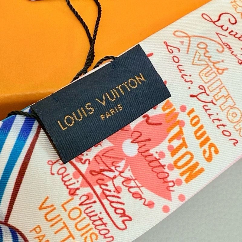 Louis Vuitton Silk Unisex 272033
