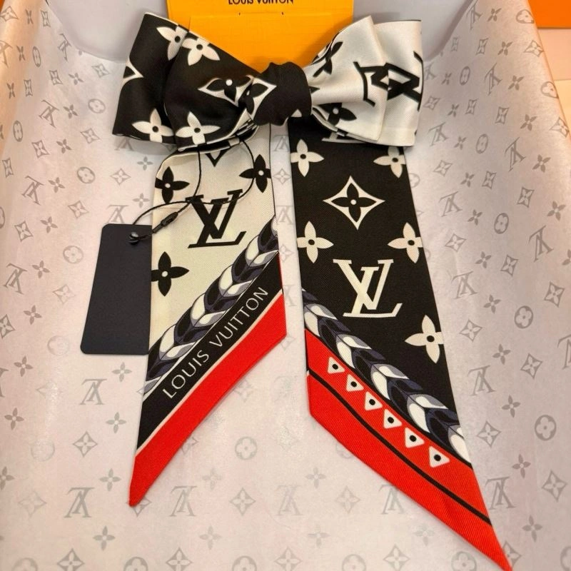 Vibrant Louis Vuitton Silk 272044