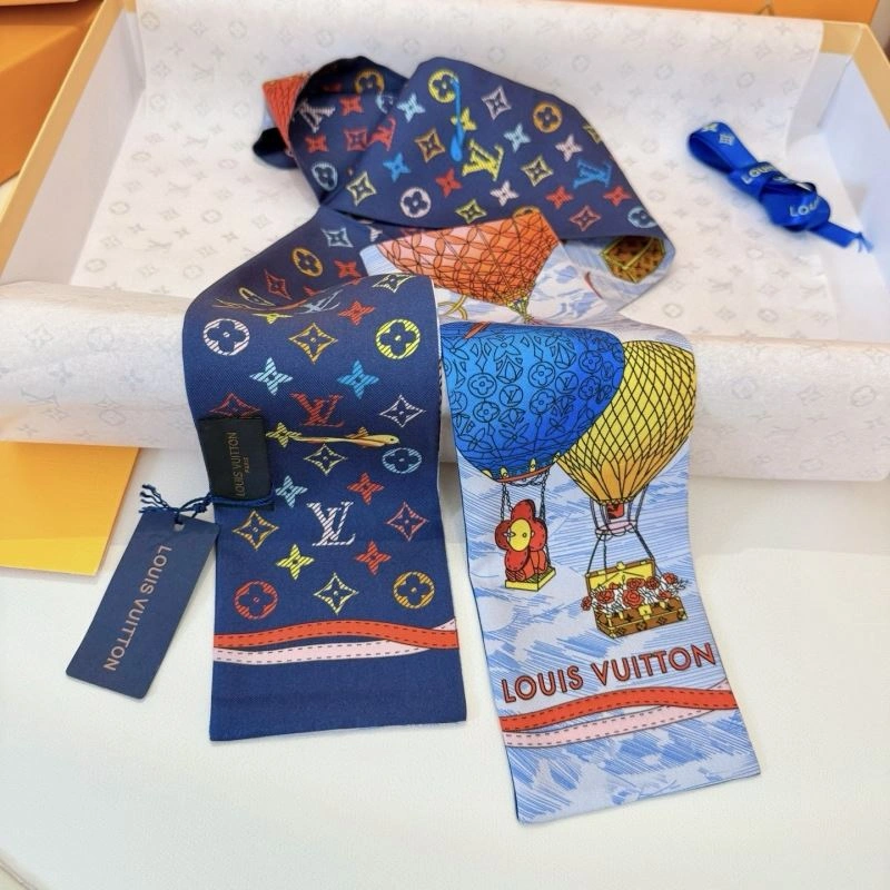 Louis Vuitton Silk Compact 272043