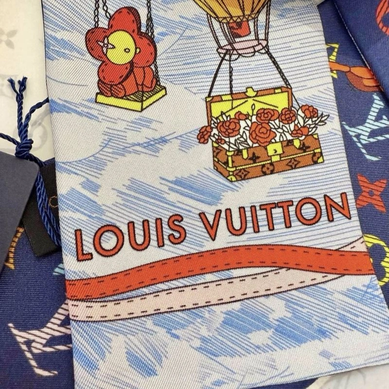 Louis Vuitton Silk Compact 272043