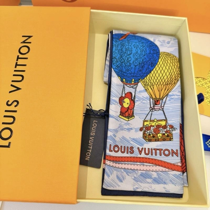 Louis Vuitton Silk Compact 272043