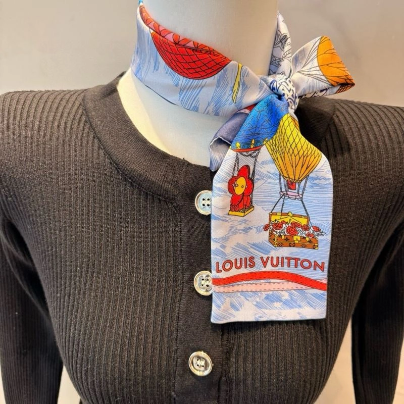 Louis Vuitton Silk Compact 272043