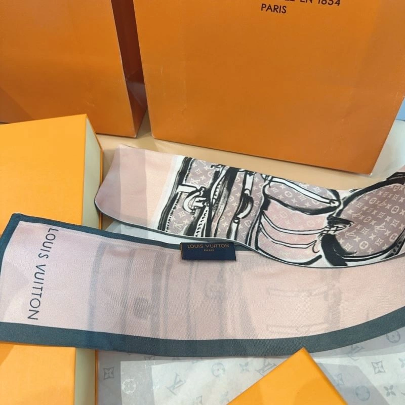 Minimalist Louis Vuitton Silk 272029