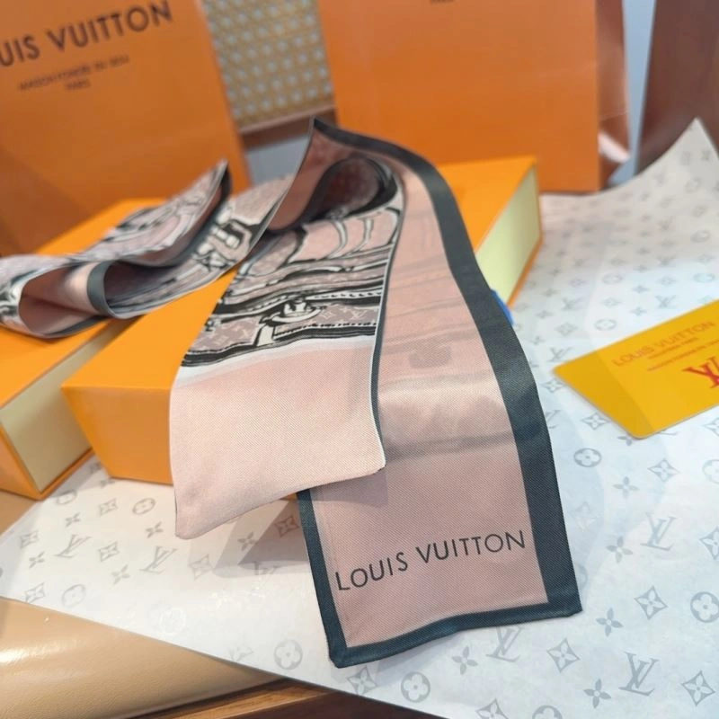 Minimalist Louis Vuitton Silk 272029