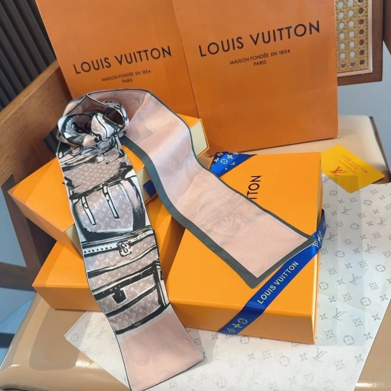 Minimalist Louis Vuitton Silk 272029