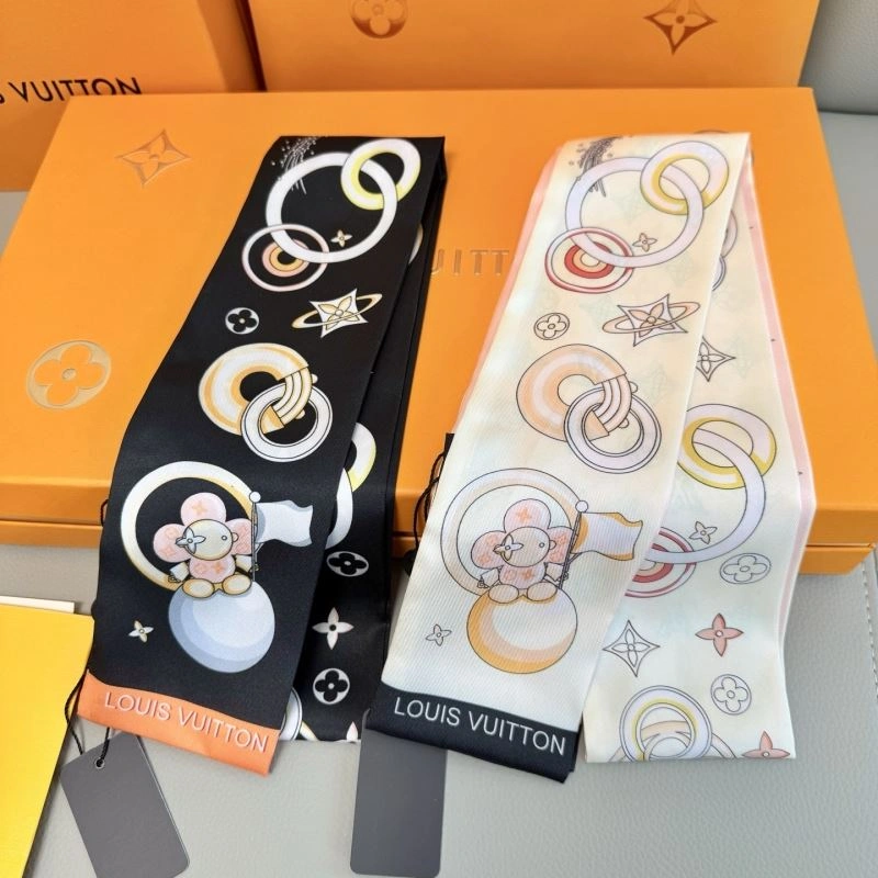 Lightweight Louis Vuitton Silk 272584