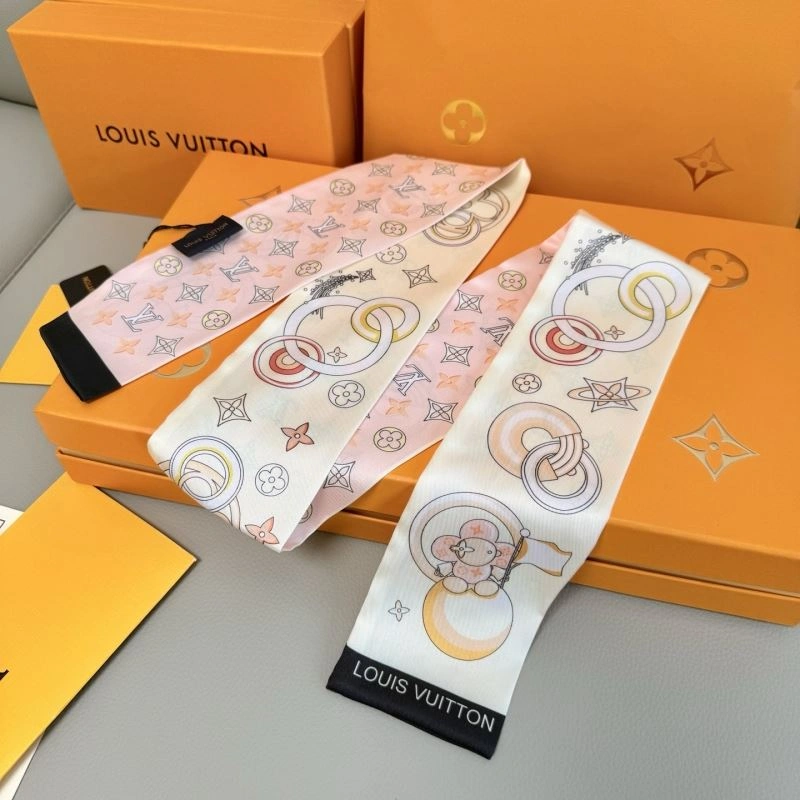 Lightweight Louis Vuitton Silk 272584