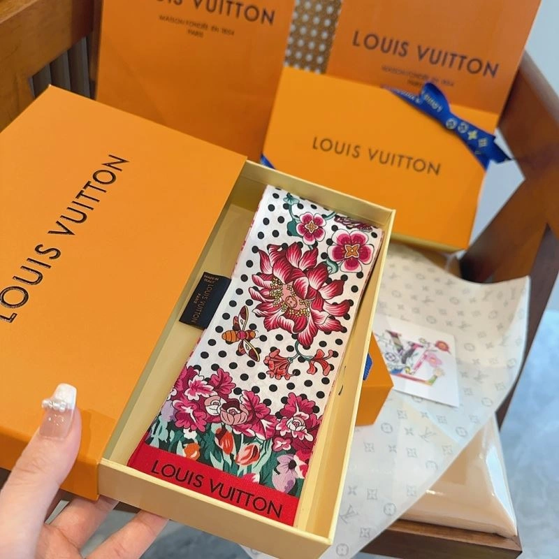 Stylish Louis Vuitton Silk 272610