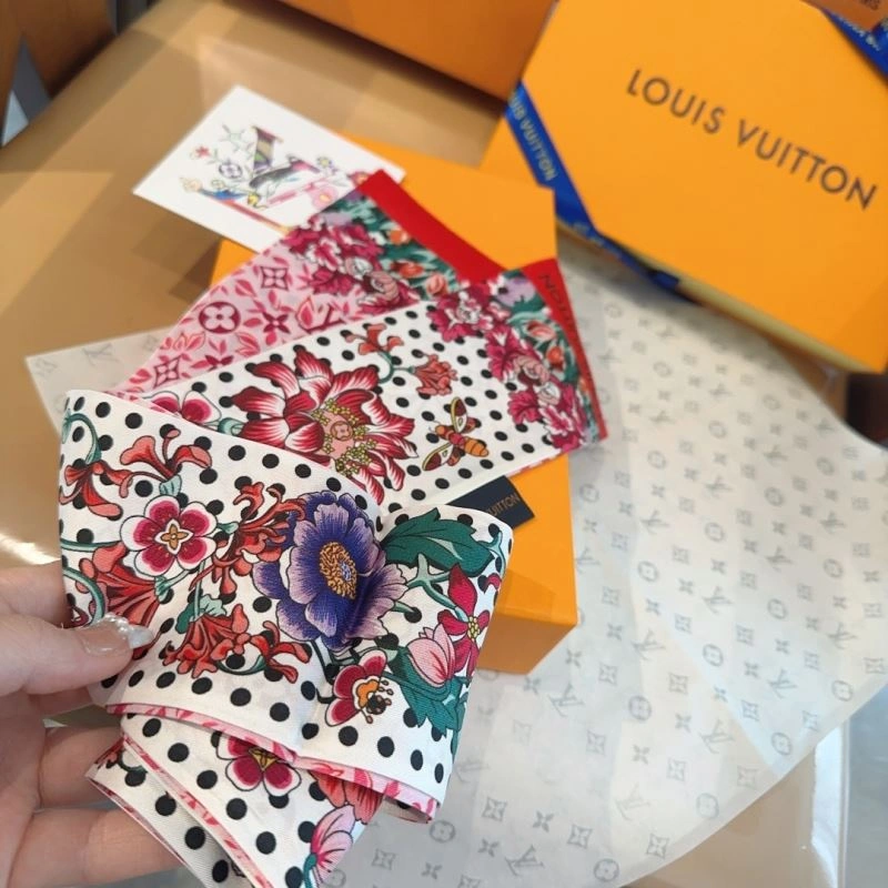 Stylish Louis Vuitton Silk 272610