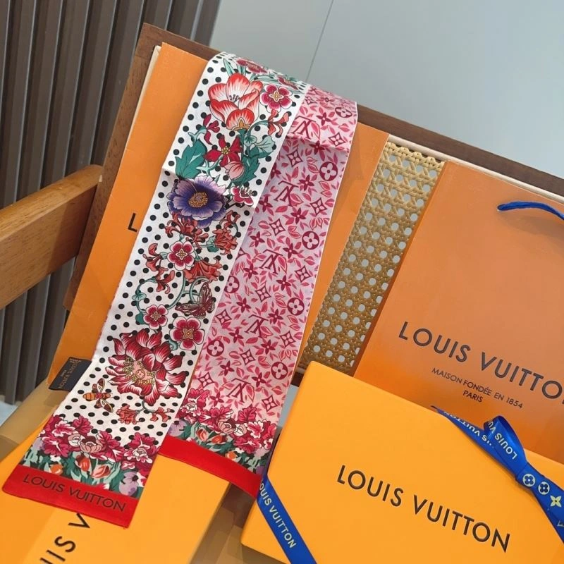 Stylish Louis Vuitton Silk 272610