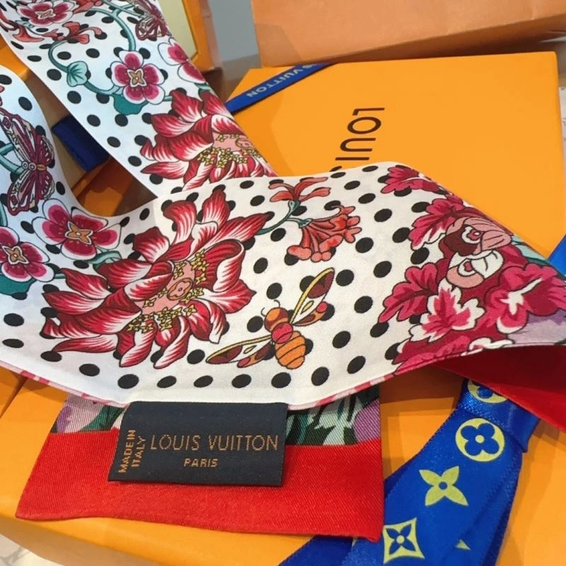 Stylish Louis Vuitton Silk 272610