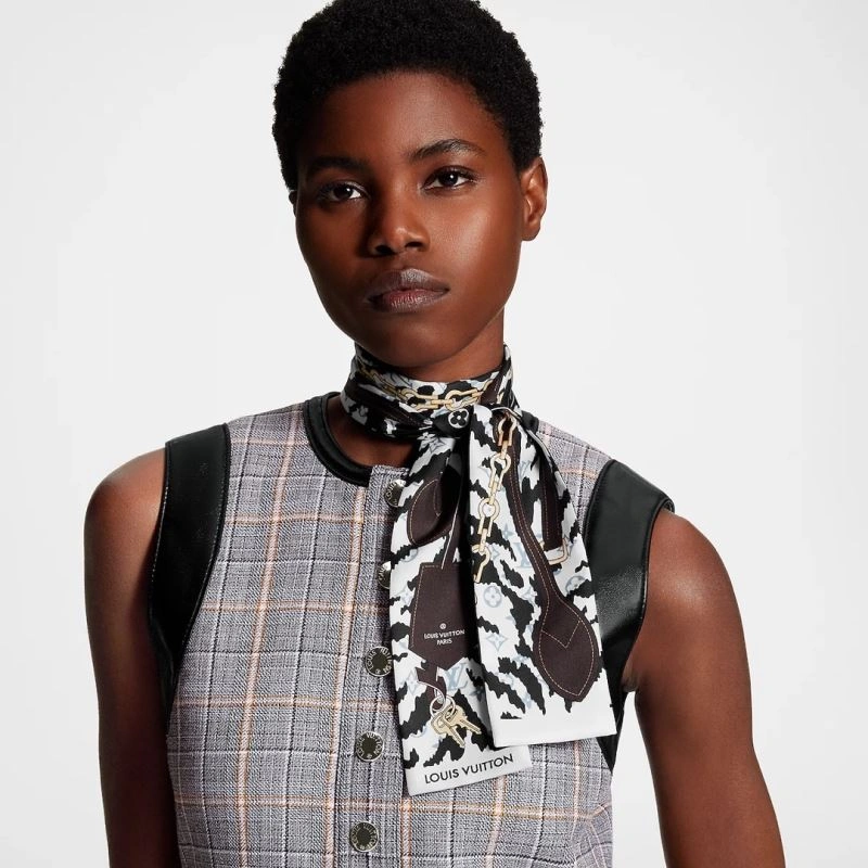 Louis Vuitton Silk Youthful 272598