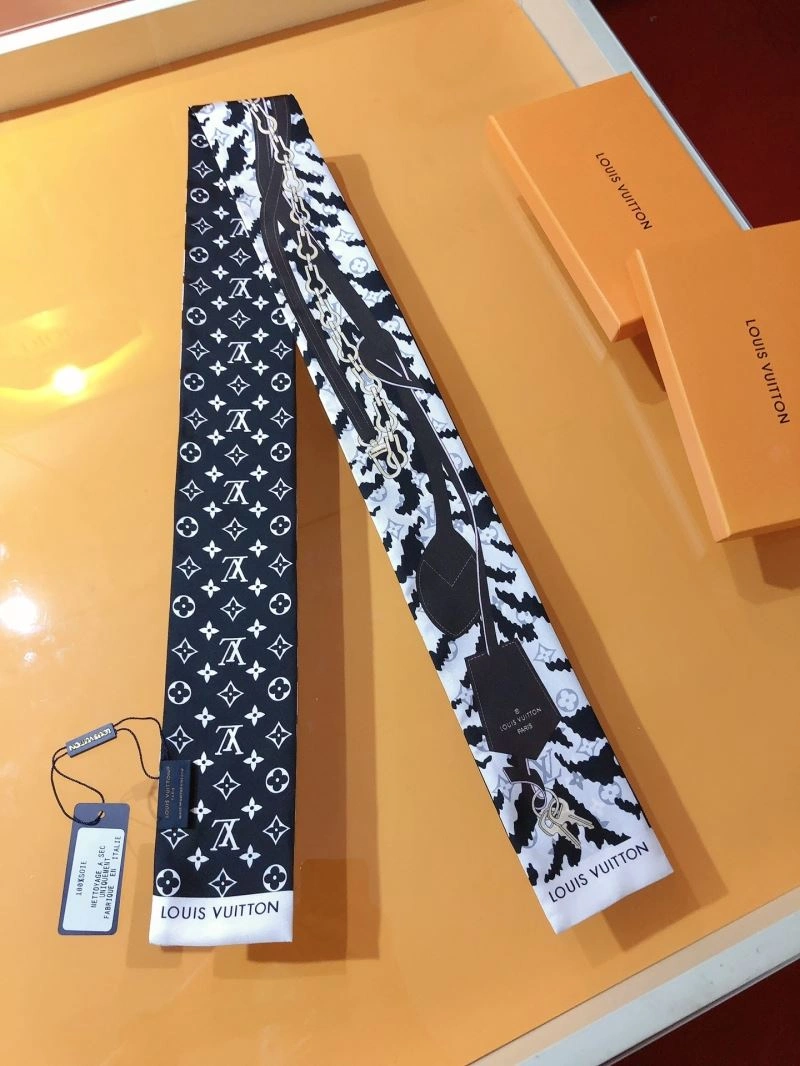 Louis Vuitton Silk Youthful 272598