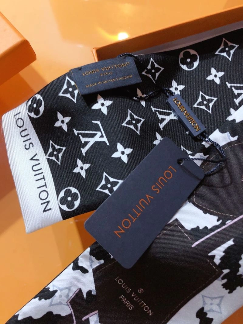 Louis Vuitton Silk Youthful 272598