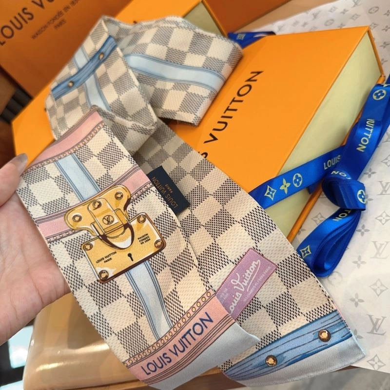 Louis Vuitton Silk Elegant 272608