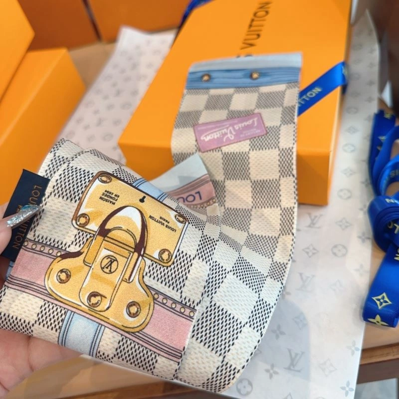Louis Vuitton Silk Elegant 272608