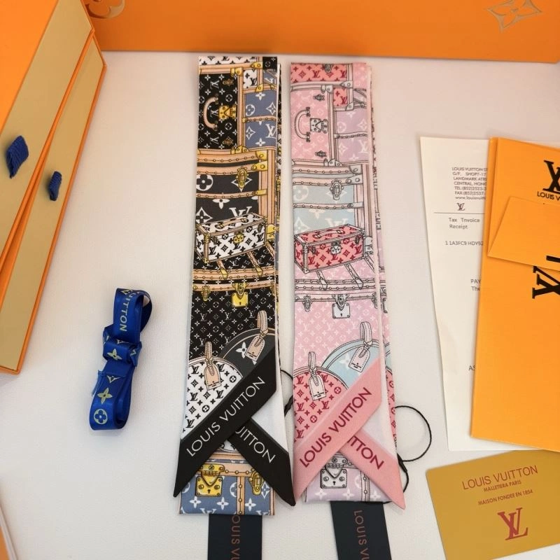 Seasonal Louis Vuitton Silk 272607