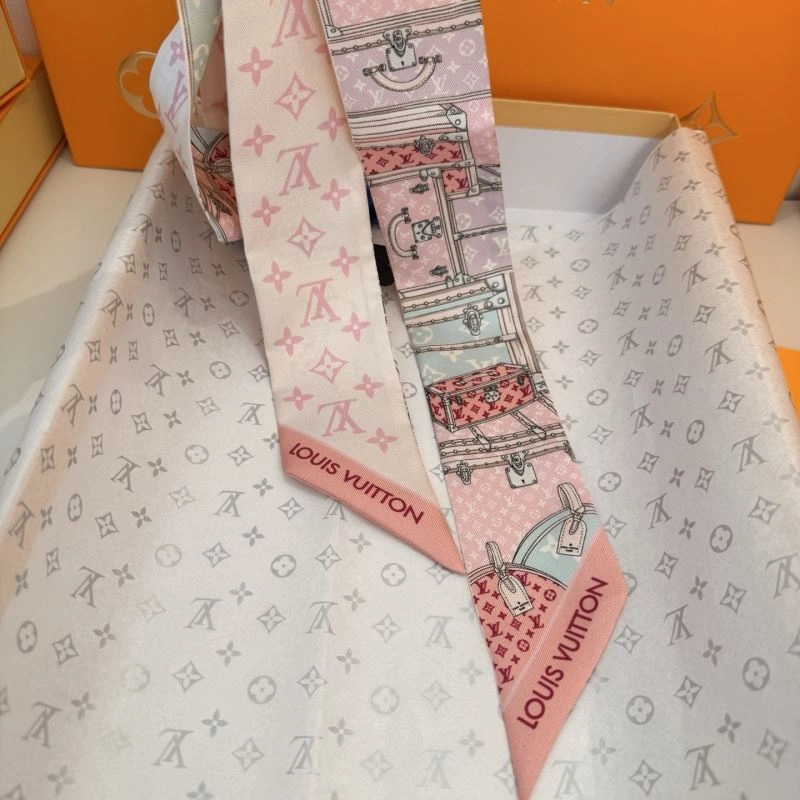 Seasonal Louis Vuitton Silk 272607